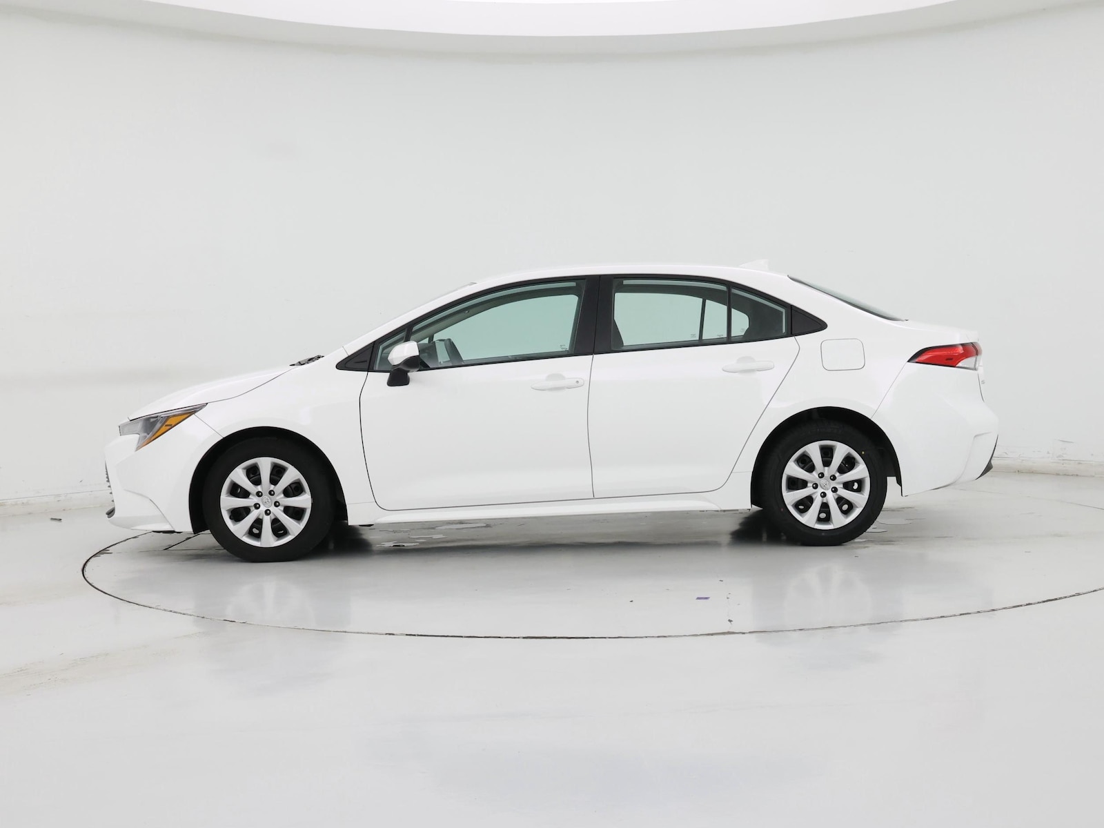 2025 Toyota Corolla LE - Photo 4