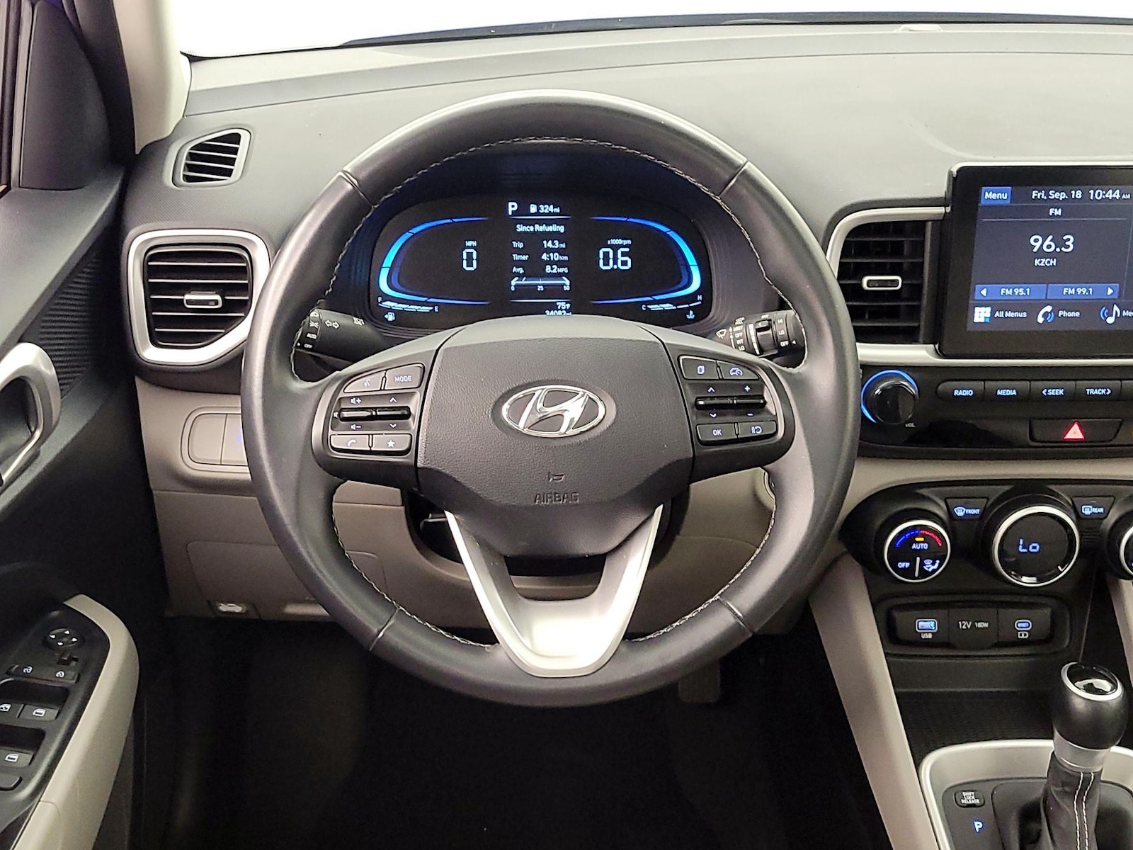 2025 Hyundai Venue SEL - Photo 11