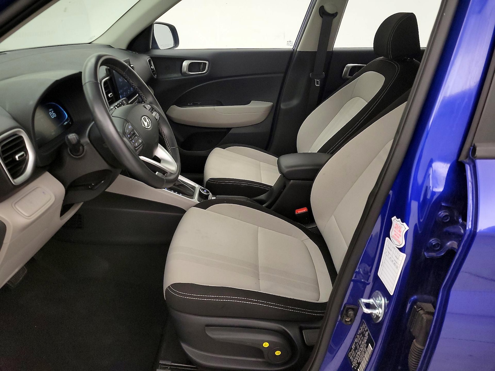 2025 Hyundai Venue SEL - Photo 12