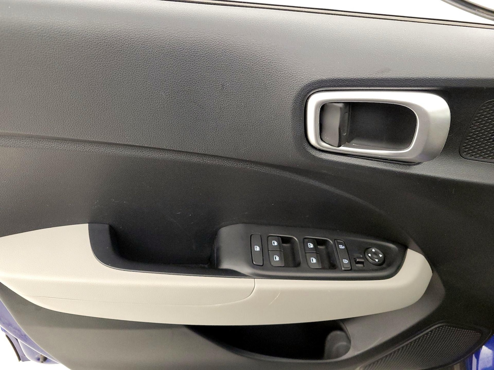 2025 Hyundai Venue SEL - Photo 13