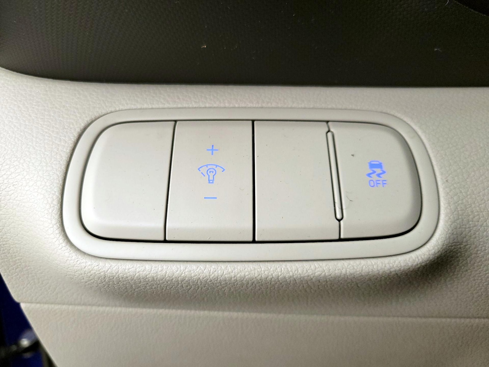 2025 Hyundai Venue SEL - Photo 14