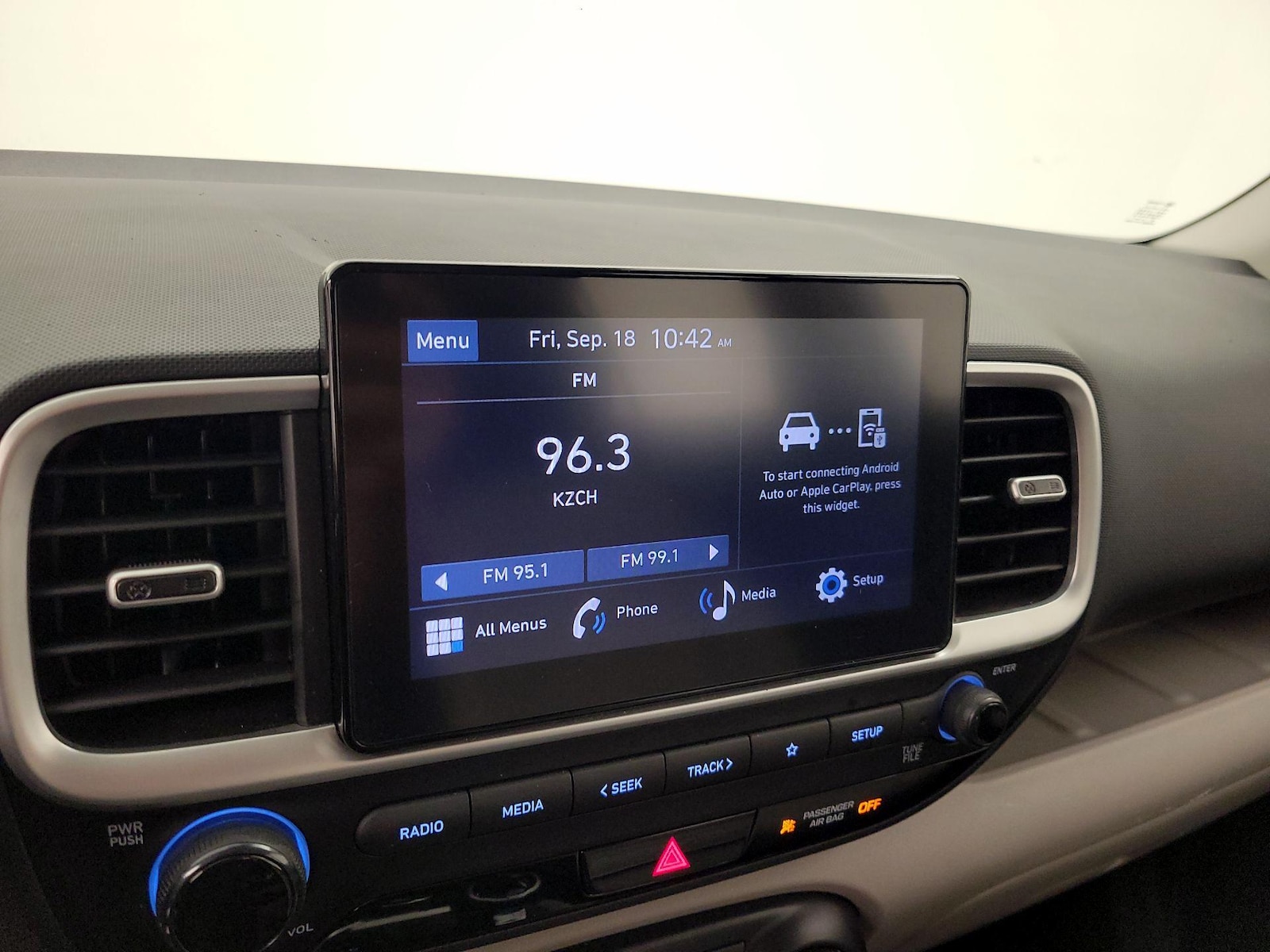 2025 Hyundai Venue SEL - Photo 16