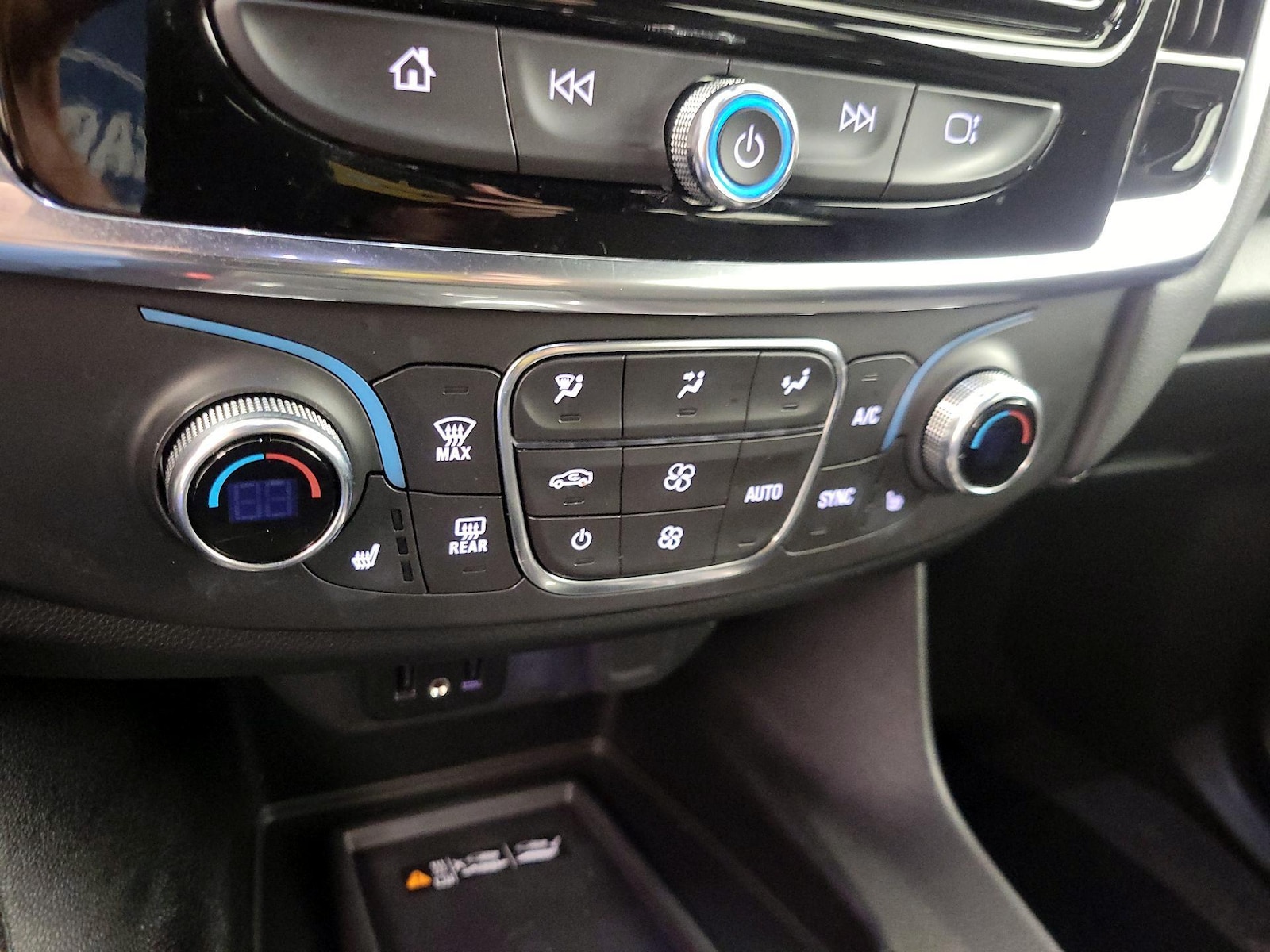 2023 Chevrolet Traverse 1LT - Photo 17