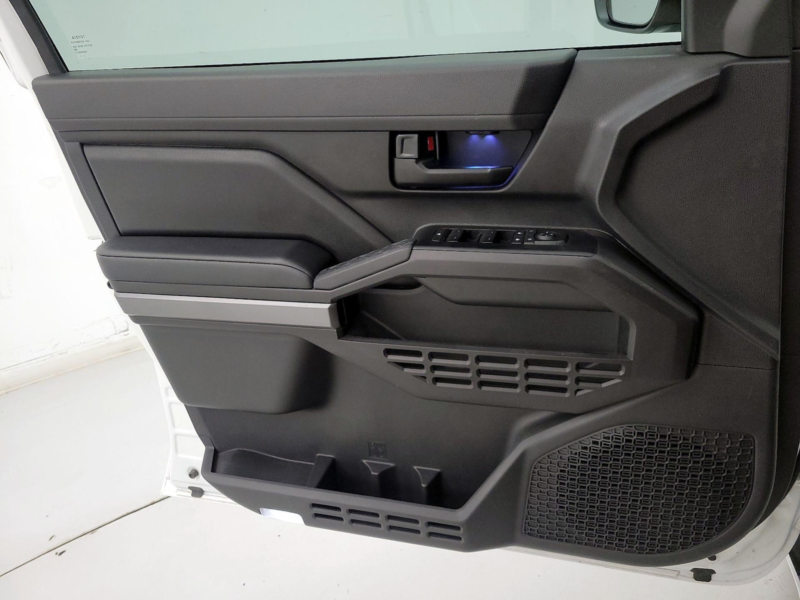2026 Toyota Tacoma SR5 - Photo 13