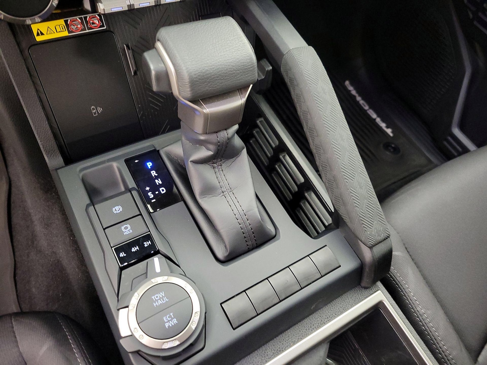 2026 Toyota Tacoma SR5 - Photo 18