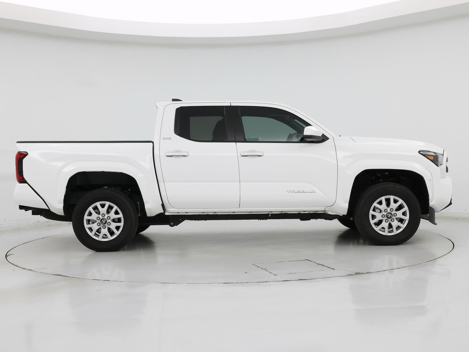 2026 Toyota Tacoma SR5 - Photo 8