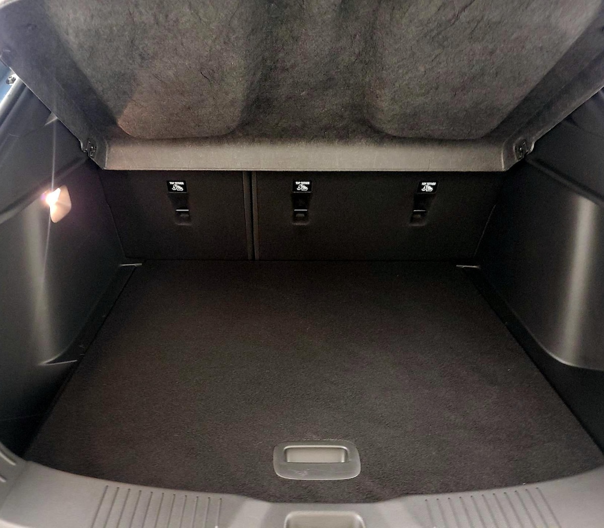 Trunk/Cargo (Seats Up)