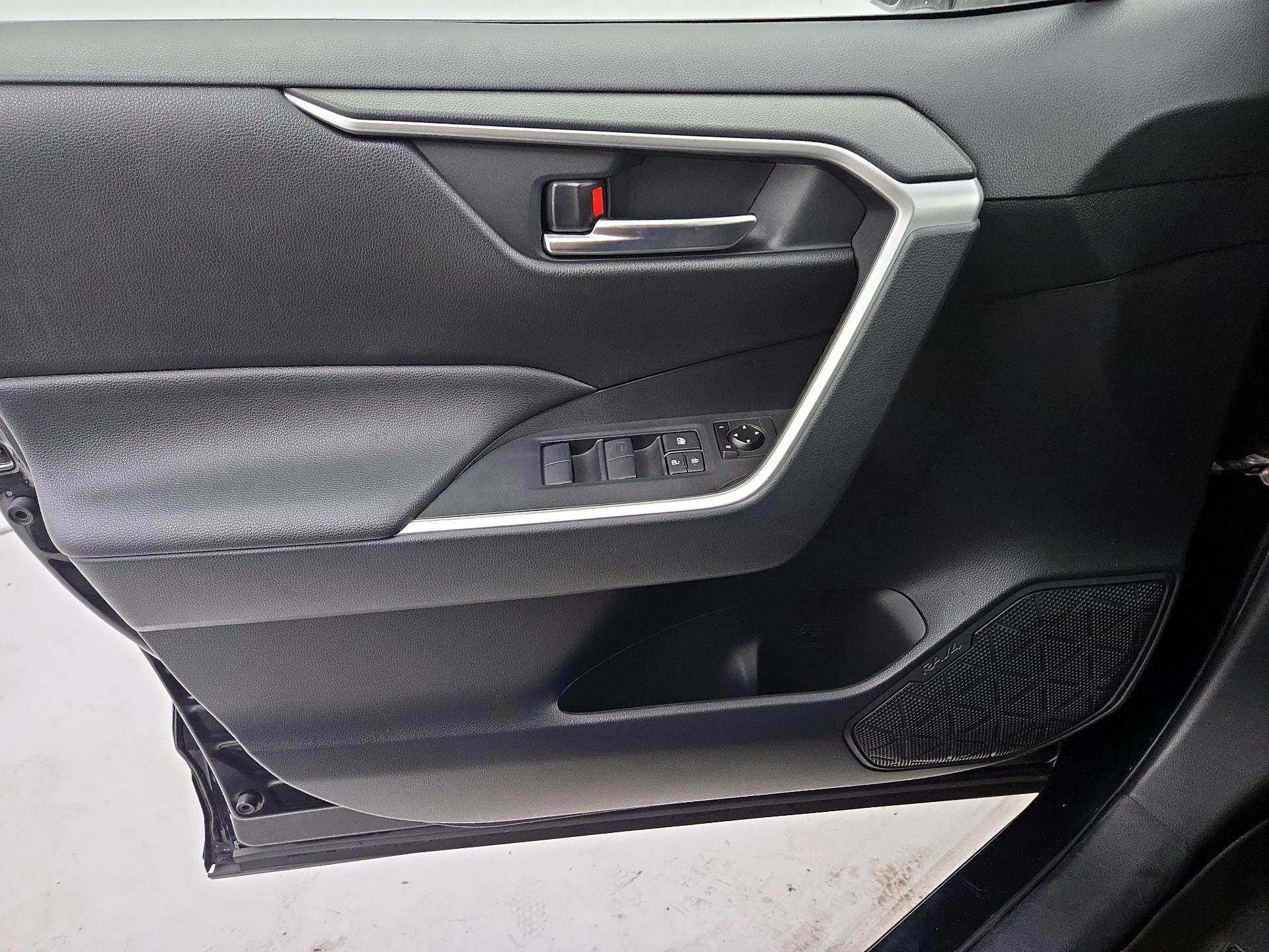 Thumbnail: 2019 Toyota RAV4 - 12
