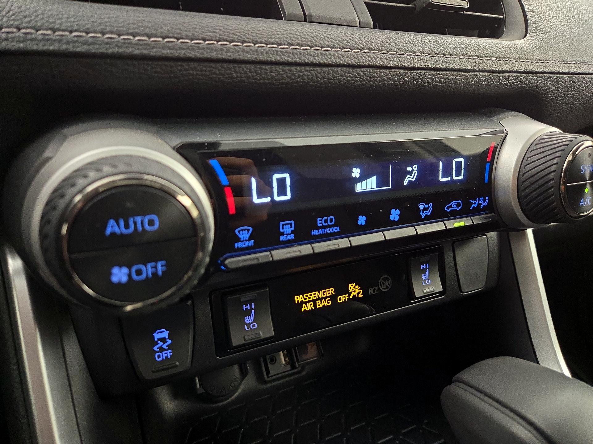 Thumbnail: 2019 Toyota RAV4 - 16
