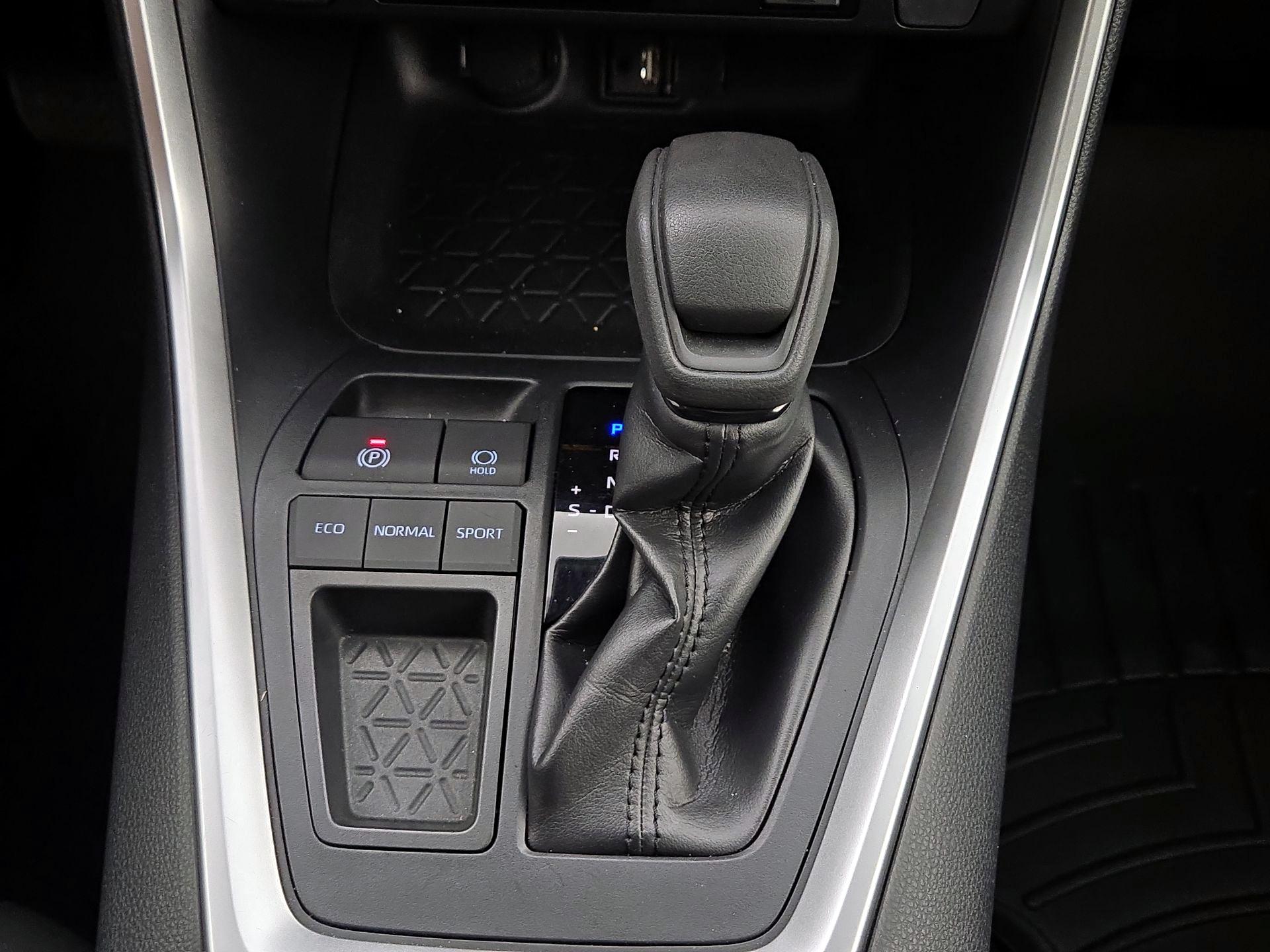 Thumbnail: 2019 Toyota RAV4 - 17