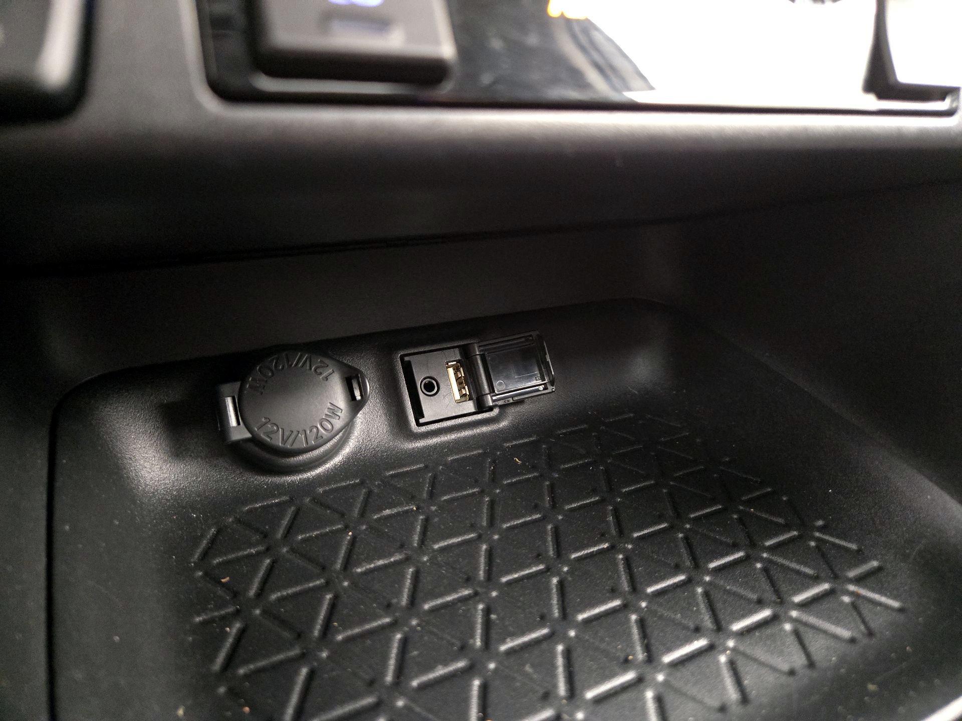 Thumbnail: 2019 Toyota RAV4 - 18