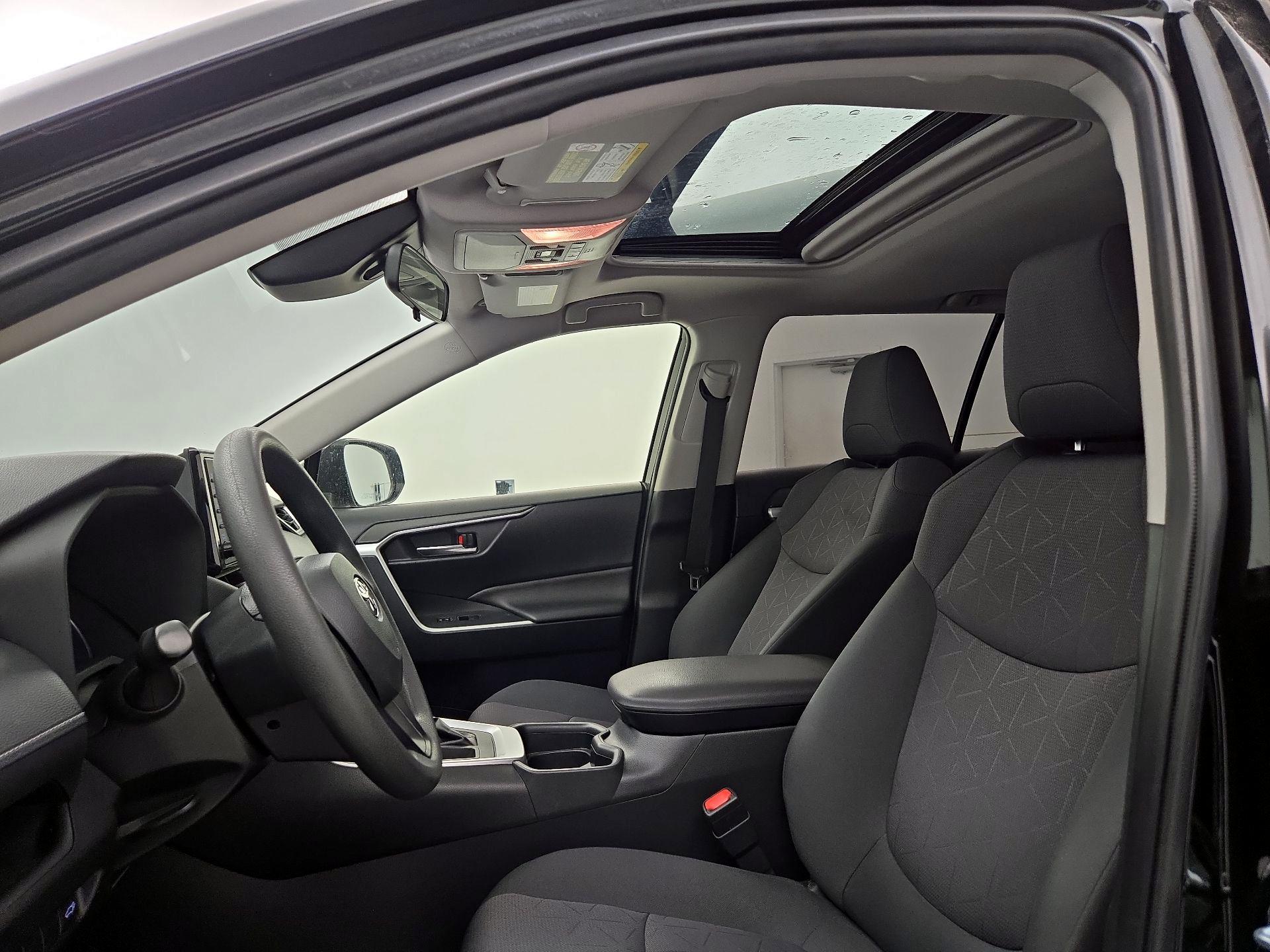 Thumbnail: 2019 Toyota RAV4 - 19