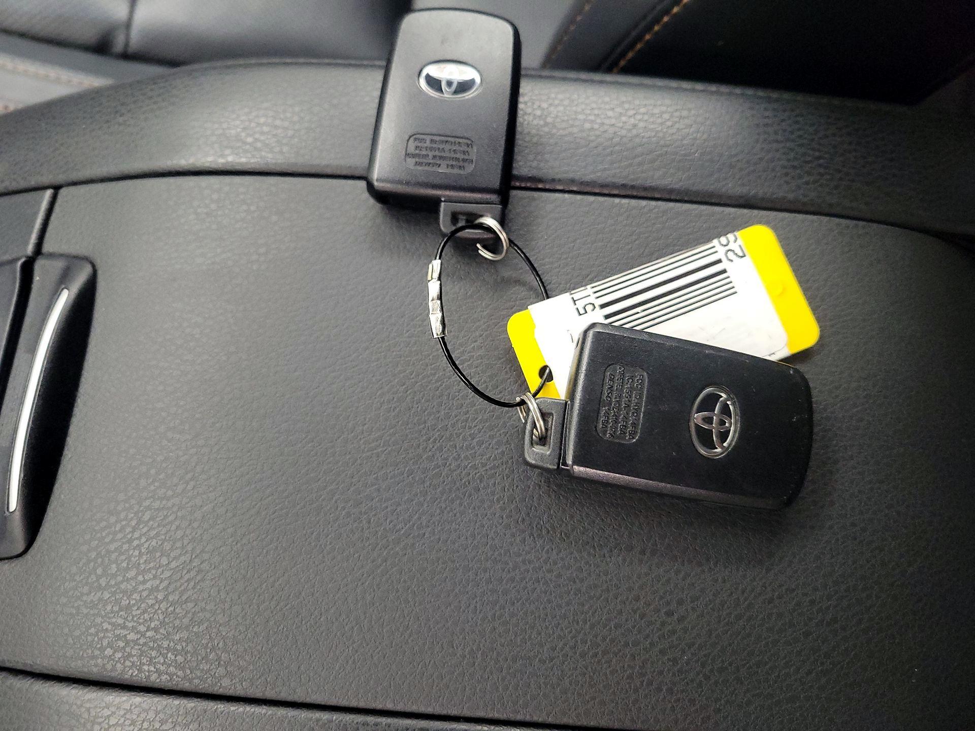 Thumbnail: 2015 Toyota Highlander - 18