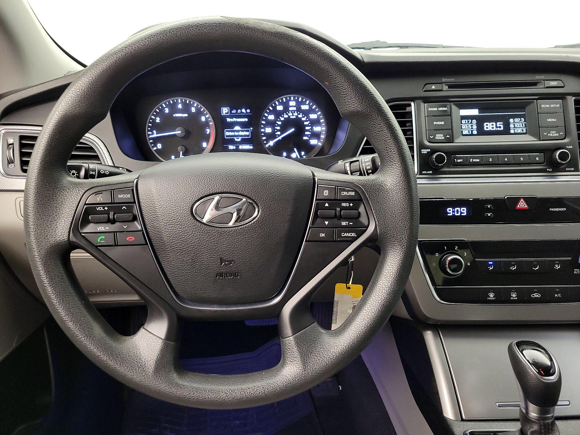 Thumbnail: 2017 Hyundai Sonata - 10