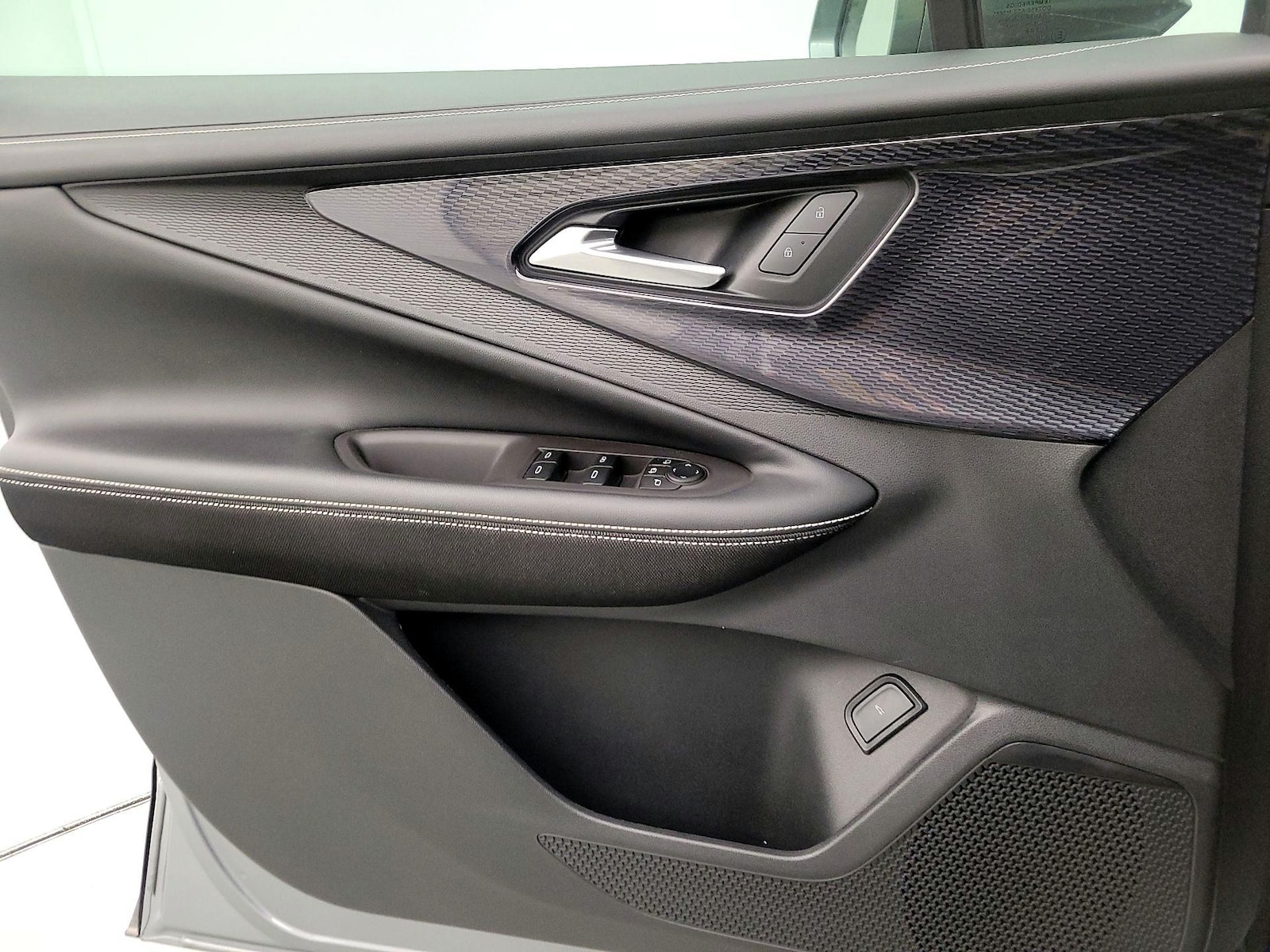 2024 Chevrolet Blazer EV LT - Photo 13