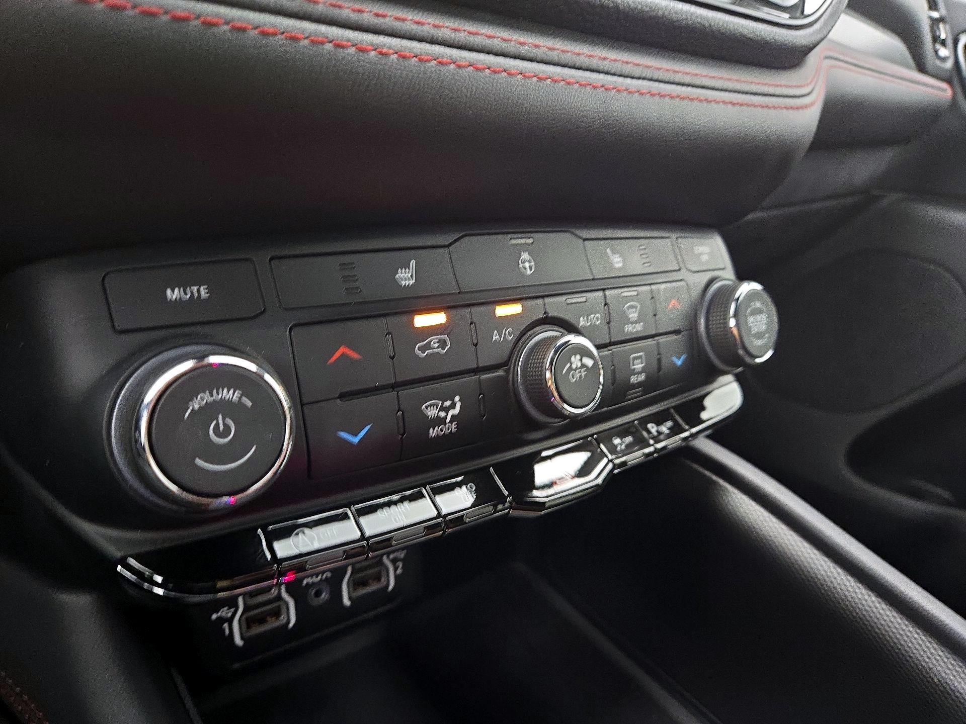 Thumbnail: 2025 Dodge Durango - 17