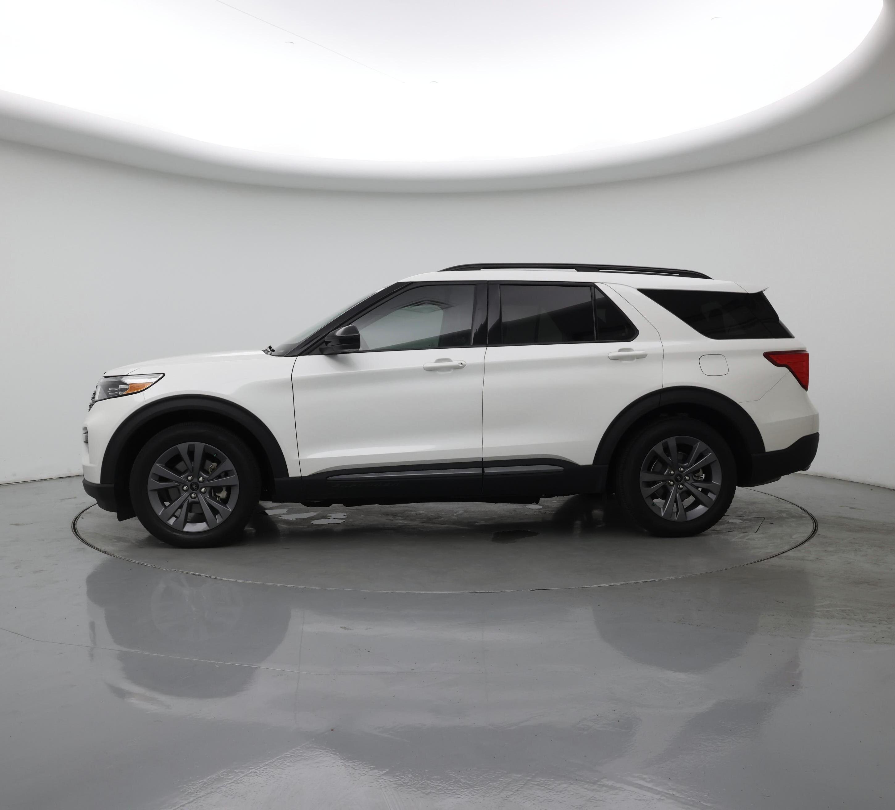 Thumbnail: 2022 Ford Explorer - 3