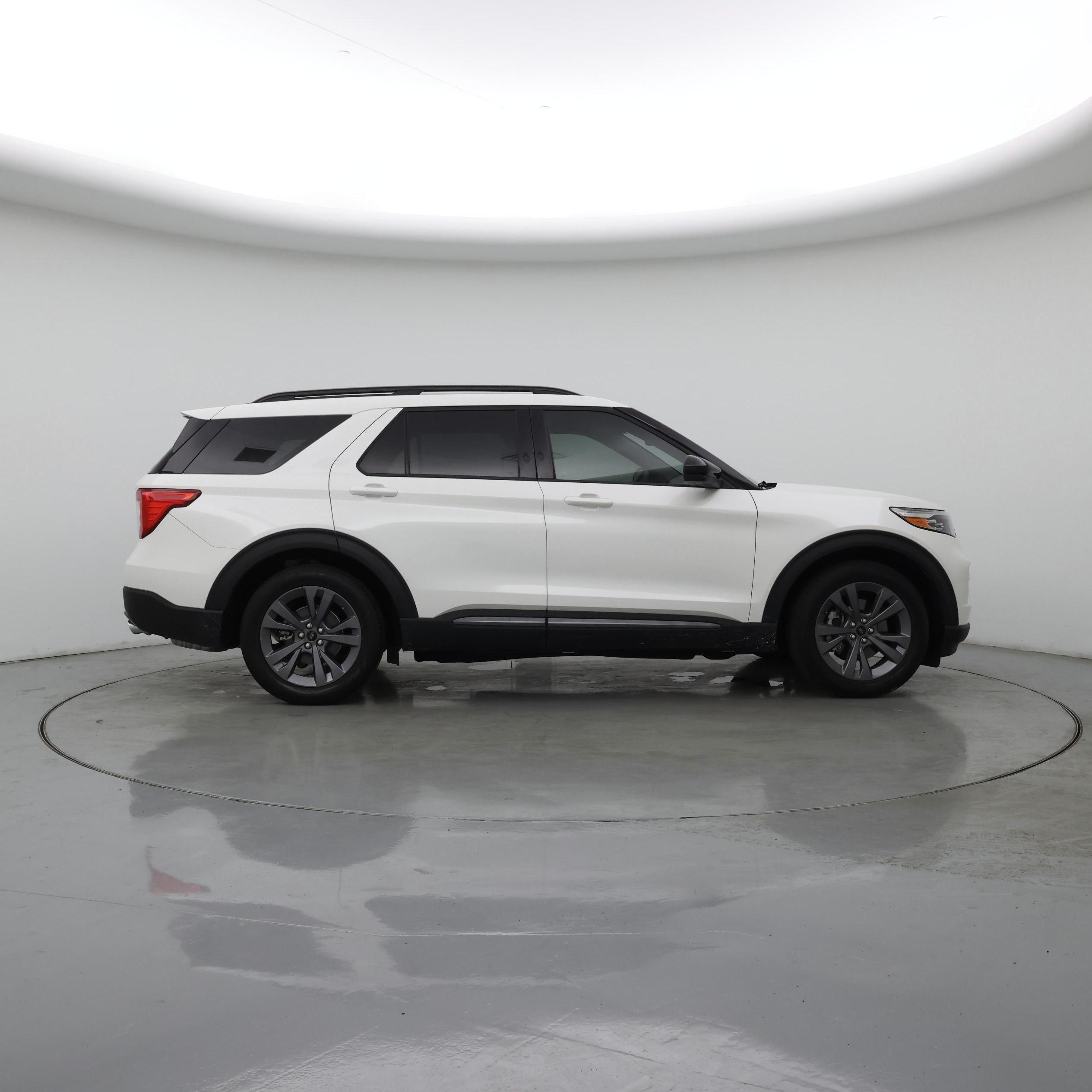 Thumbnail: 2022 Ford Explorer - 7
