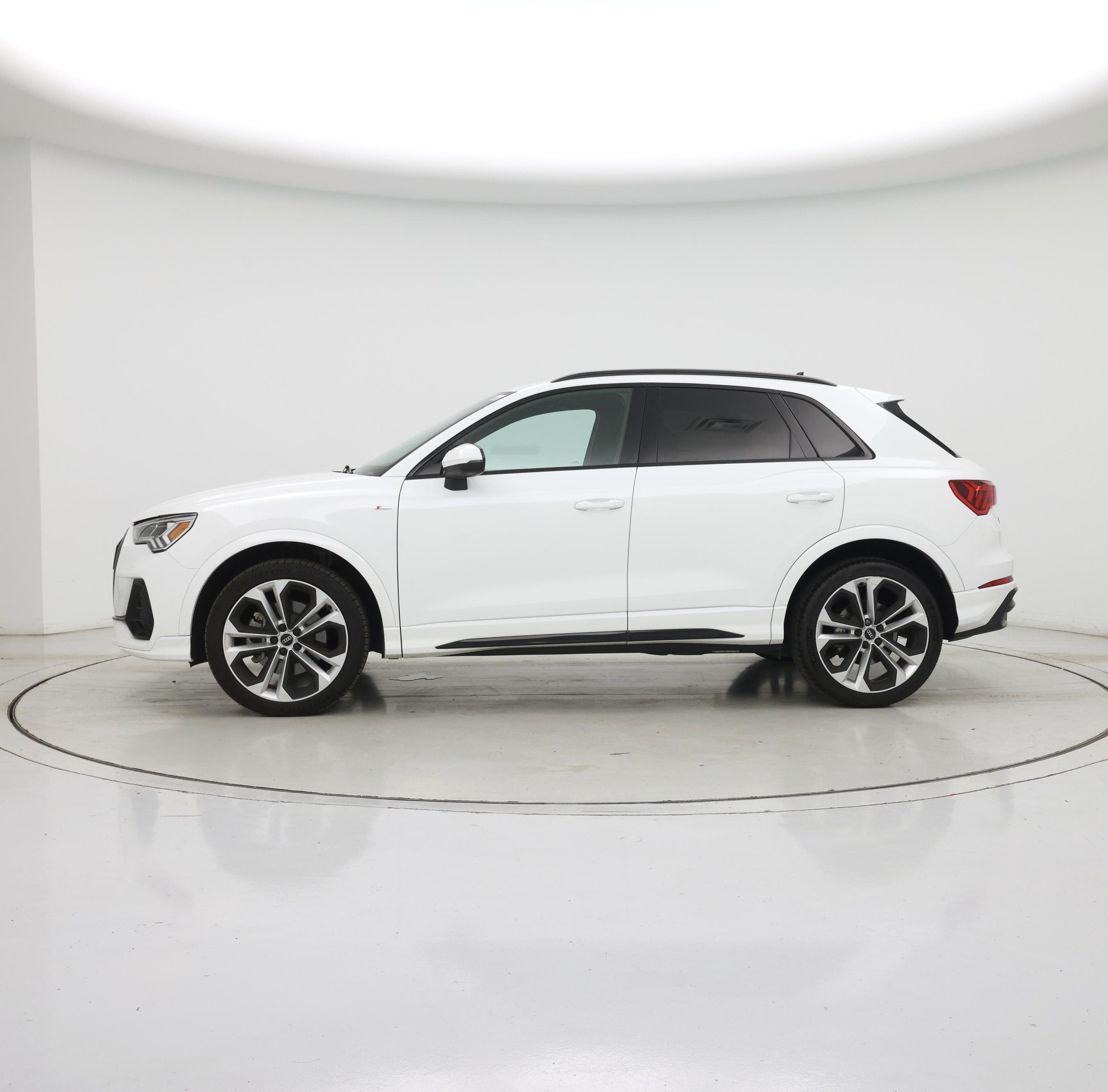 Thumbnail: 2022 Audi Q3 - 3