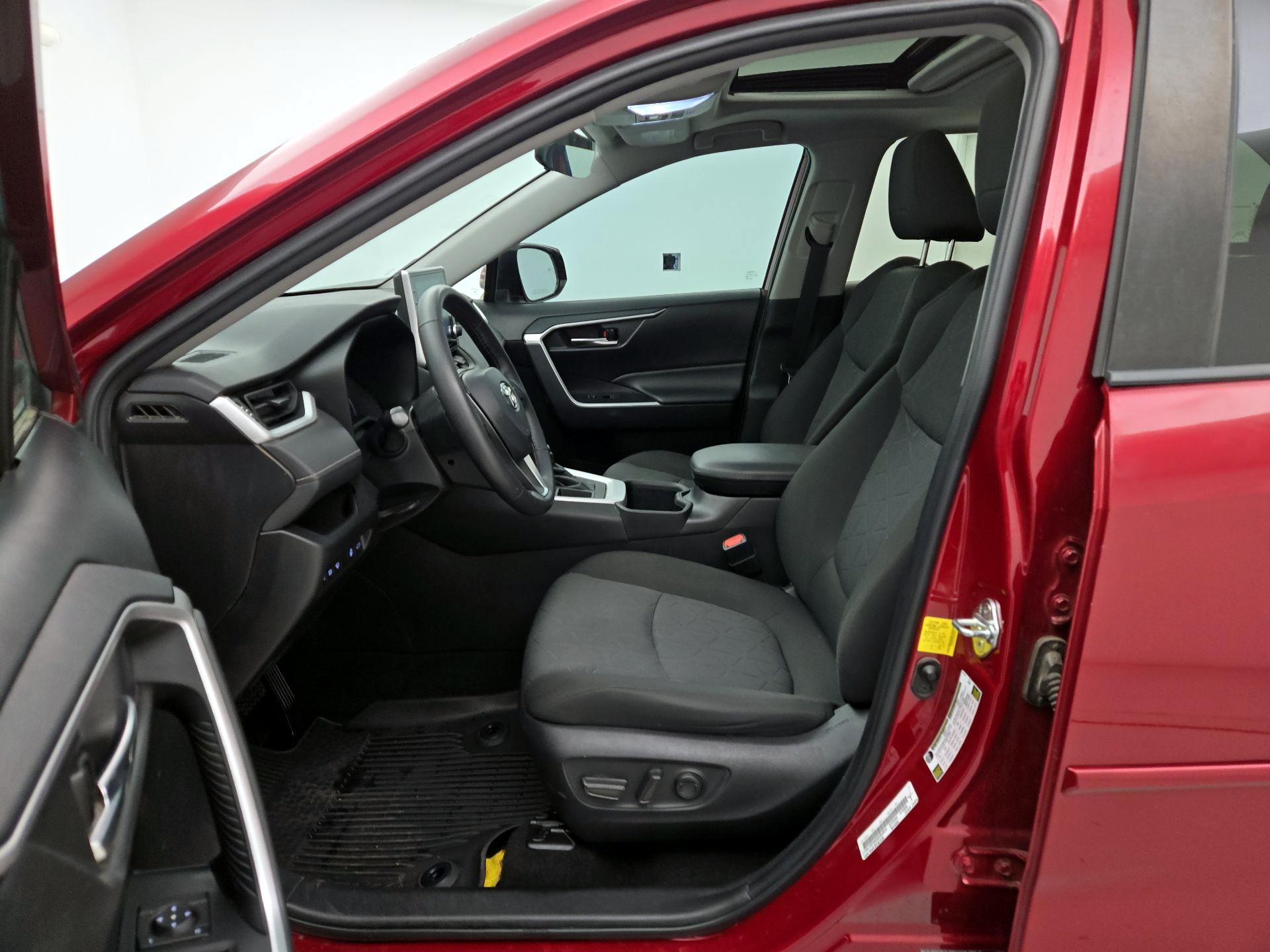 Thumbnail: 2022 Toyota RAV4 - 11