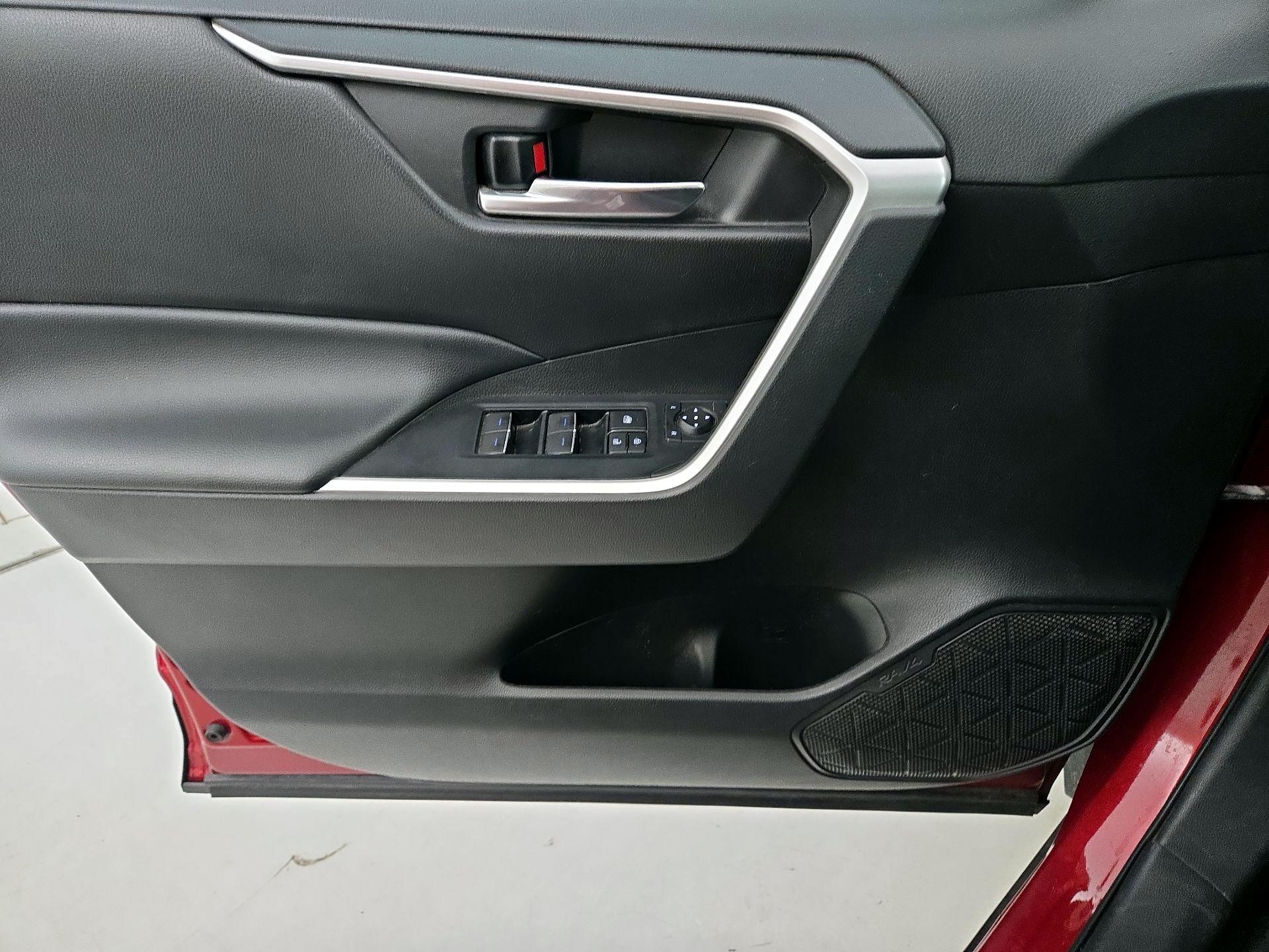 Thumbnail: 2022 Toyota RAV4 - 12