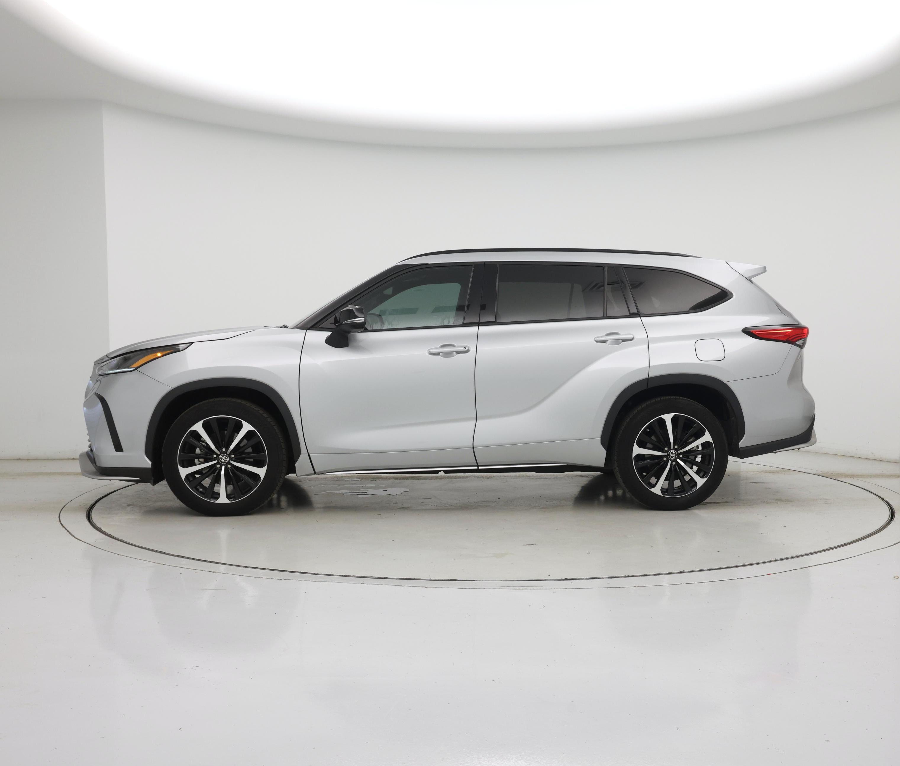 Thumbnail: 2022 Toyota Highlander - 3