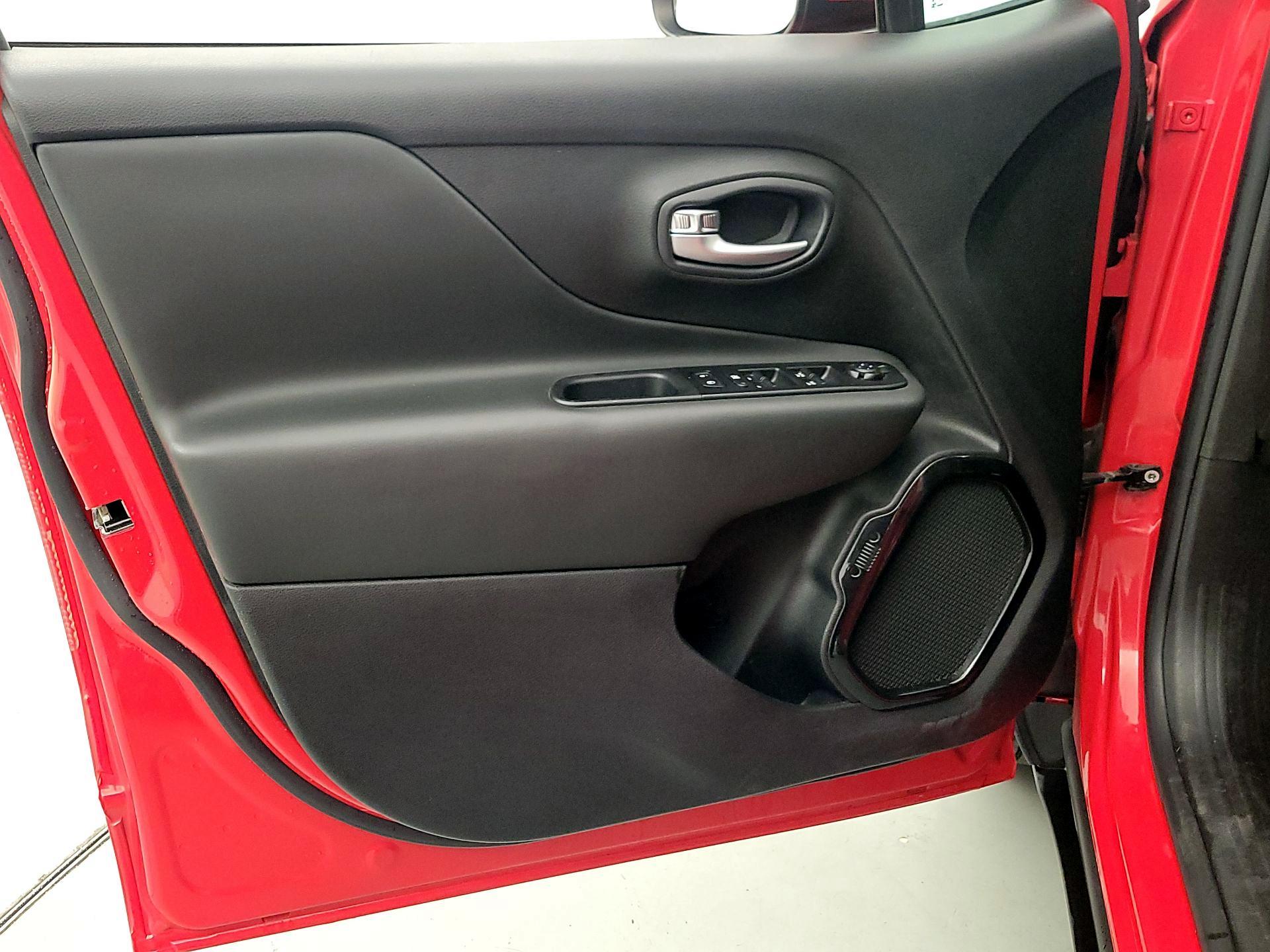 Thumbnail: 2020 Jeep Renegade - 12