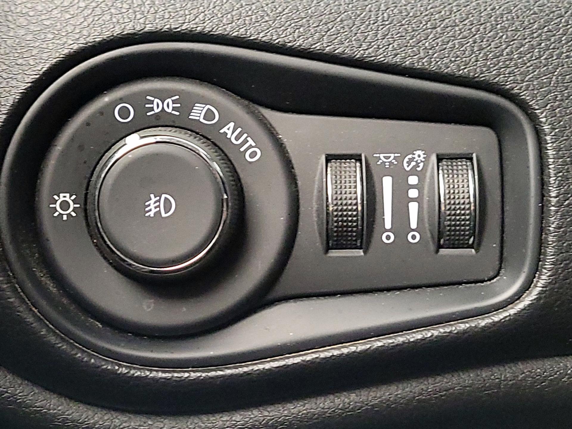 Thumbnail: 2020 Jeep Renegade - 13