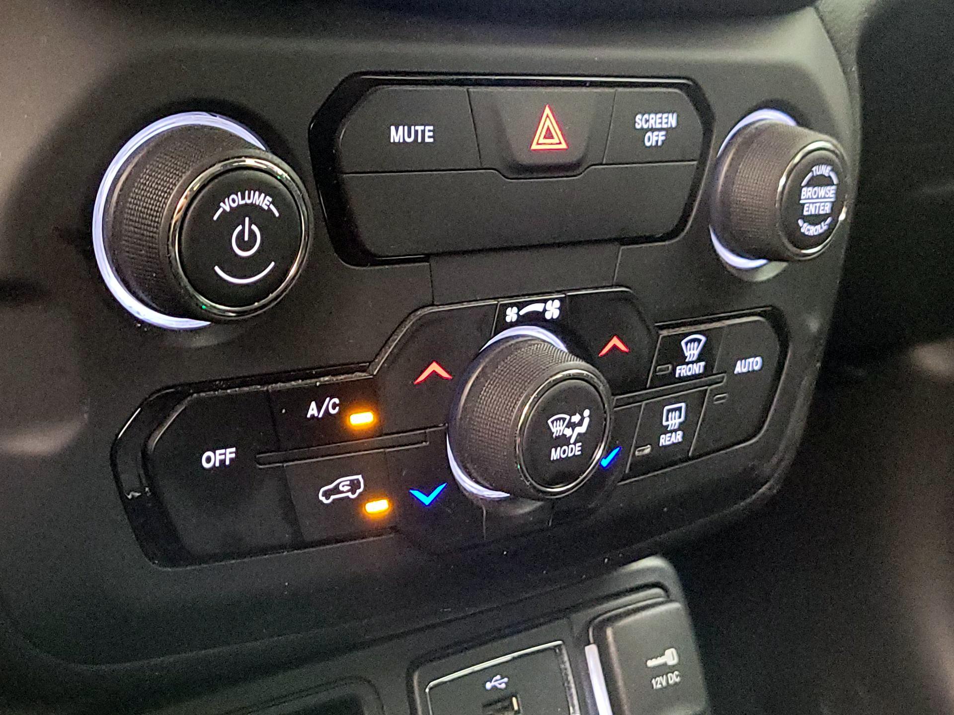 Thumbnail: 2020 Jeep Renegade - 16