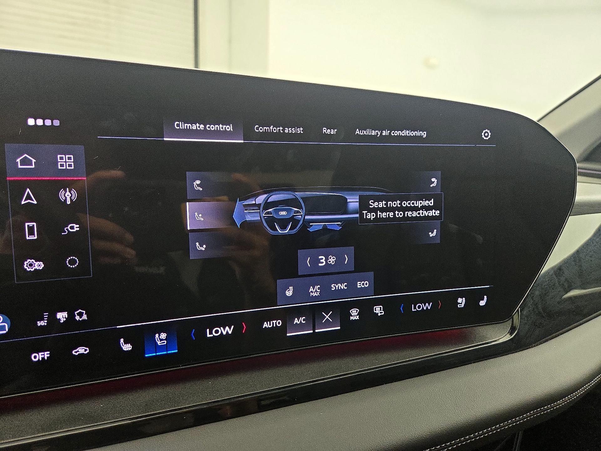 Thumbnail: 2025 Audi Q6 e-tron - 16
