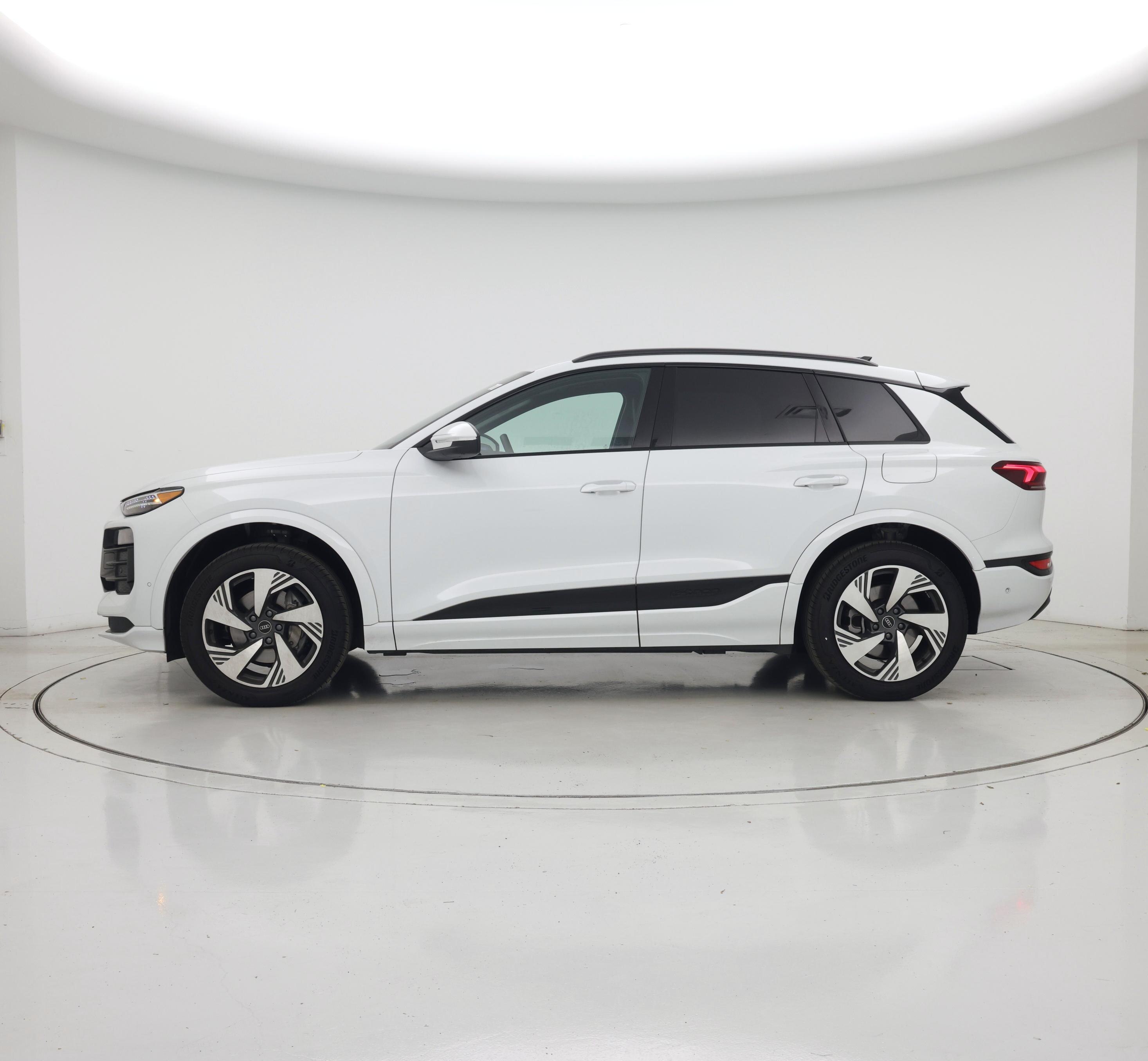 Thumbnail: 2025 Audi Q6 e-tron - 3