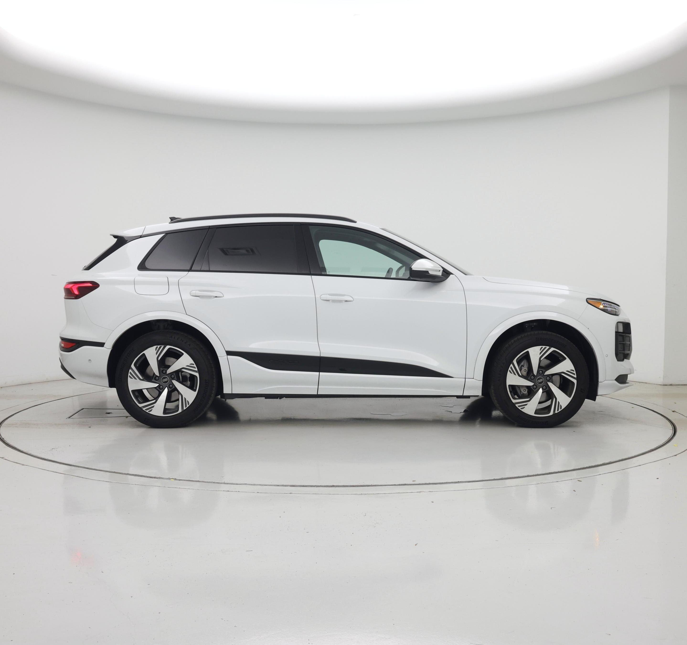 Thumbnail: 2025 Audi Q6 e-tron - 7