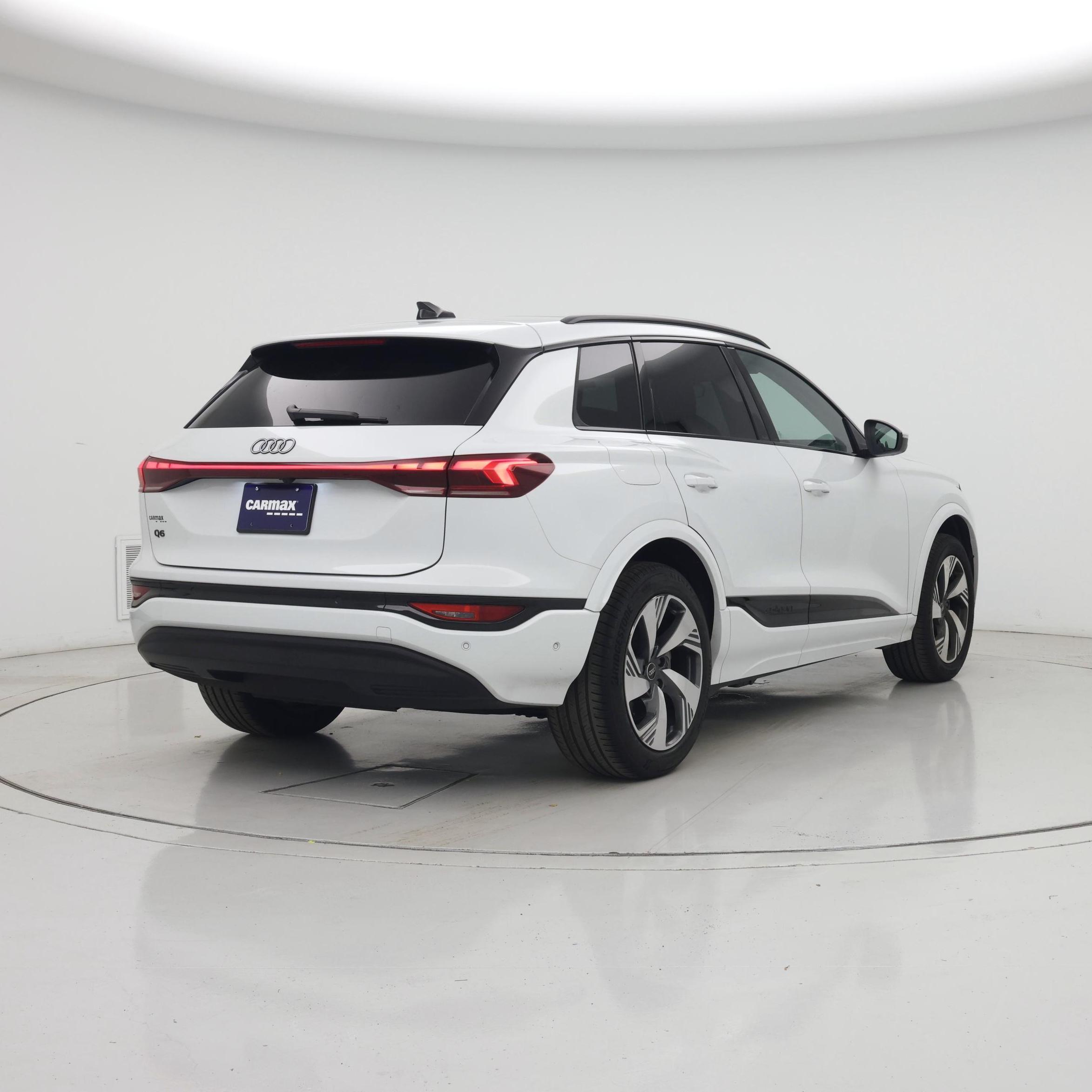 Thumbnail: 2025 Audi Q6 e-tron - 8