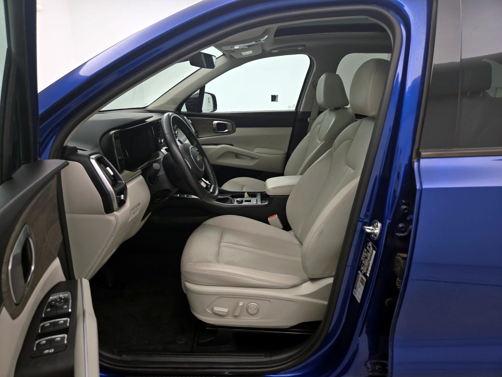 Thumbnail: 2023 Kia Sorento - 9