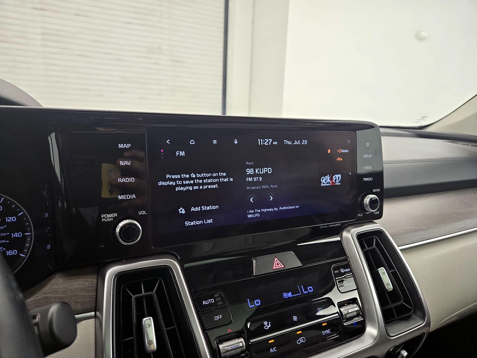 Thumbnail: 2023 Kia Sorento - 14