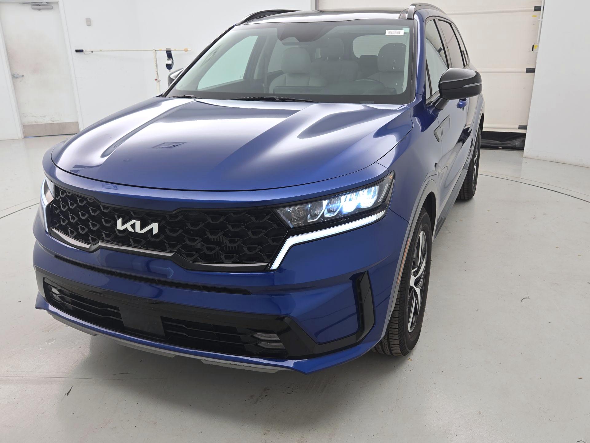 Thumbnail: 2023 Kia Sorento - 3