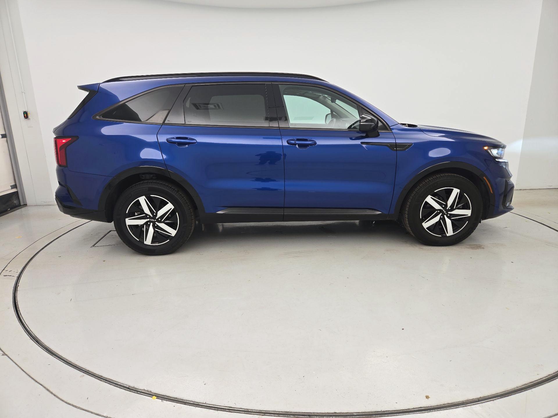 Thumbnail: 2023 Kia Sorento - 4
