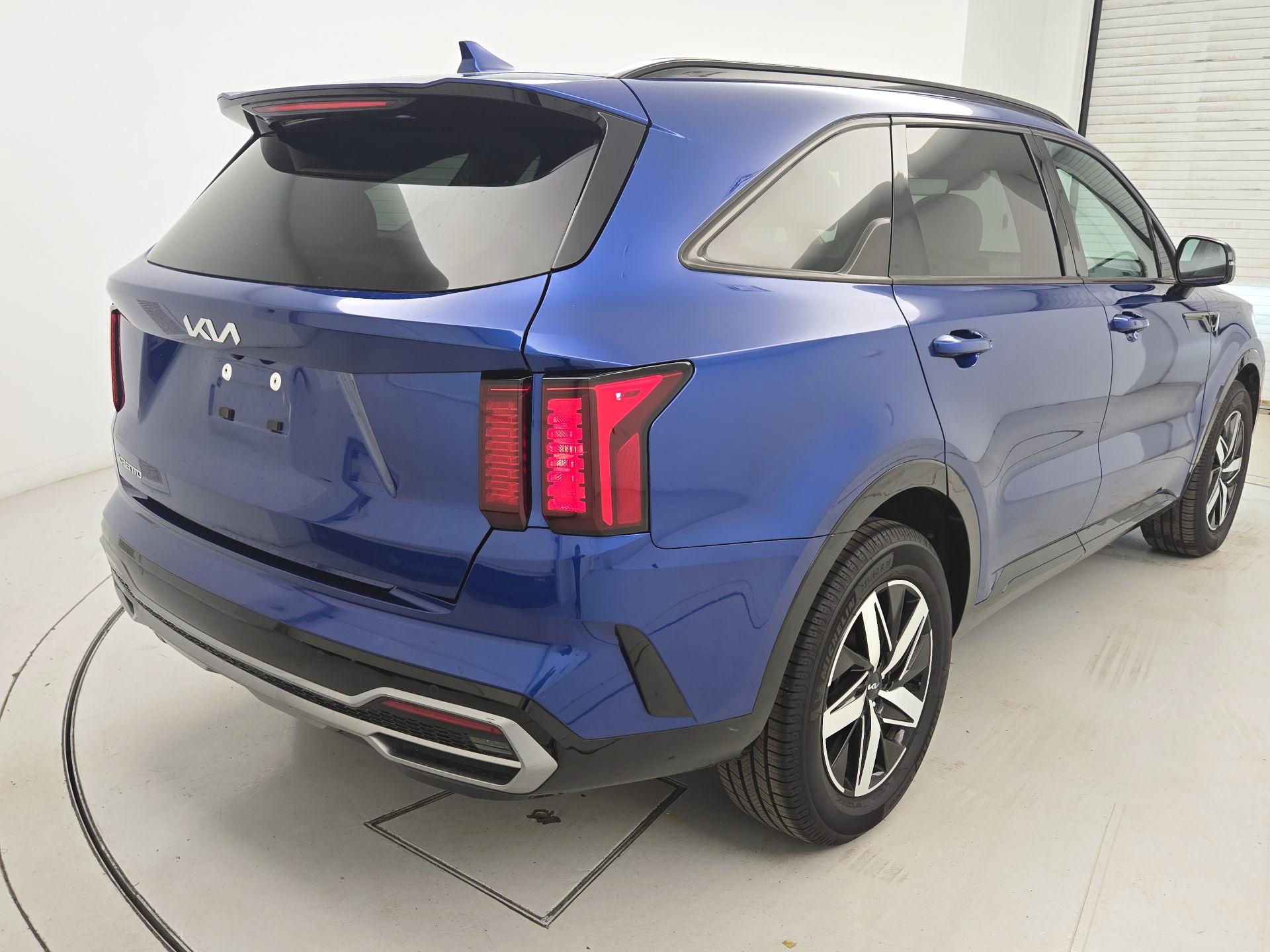 Thumbnail: 2023 Kia Sorento - 5