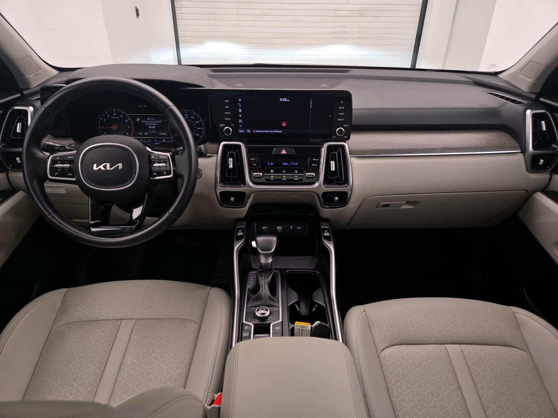 Thumbnail: 2023 Kia Sorento - 8