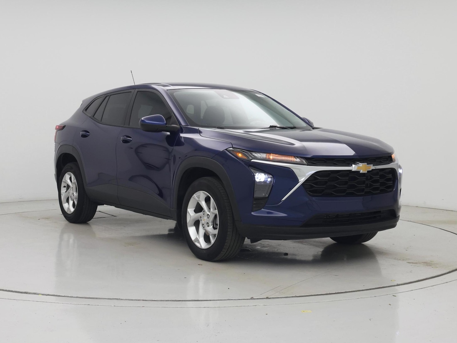 2024 Chevrolet Trax LS - Photo 2