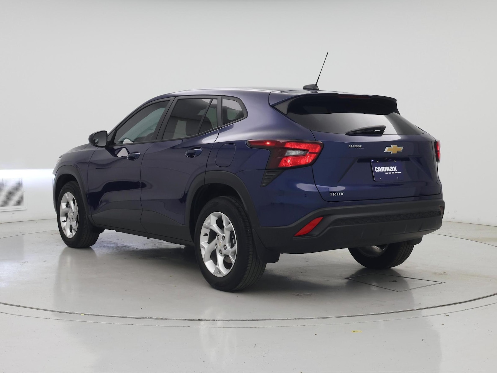 2024 Chevrolet Trax LS - Photo 3