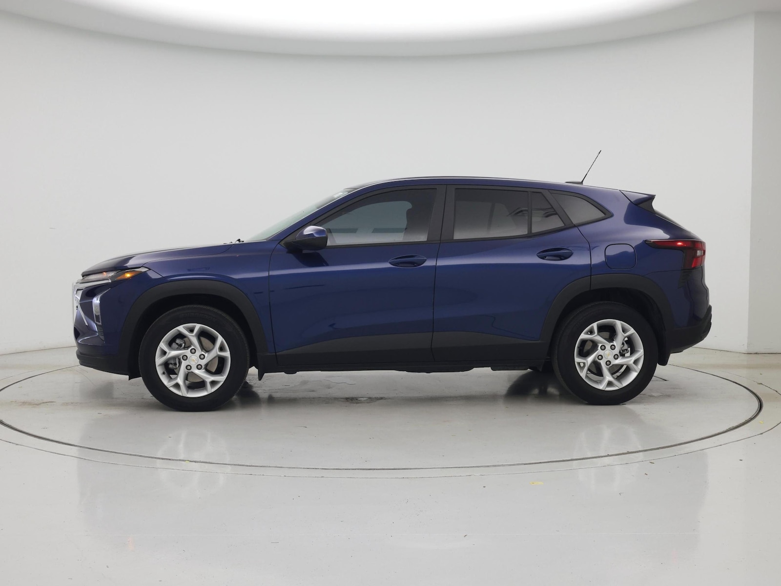2024 Chevrolet Trax LS - Photo 4