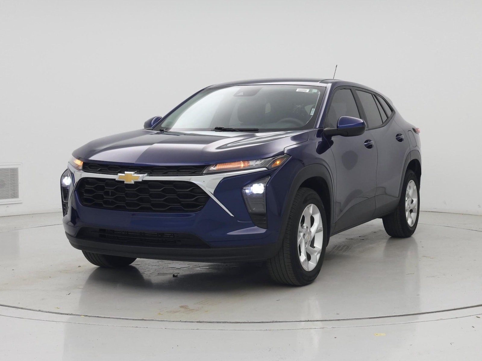 2024 Chevrolet Trax LS - Photo 5