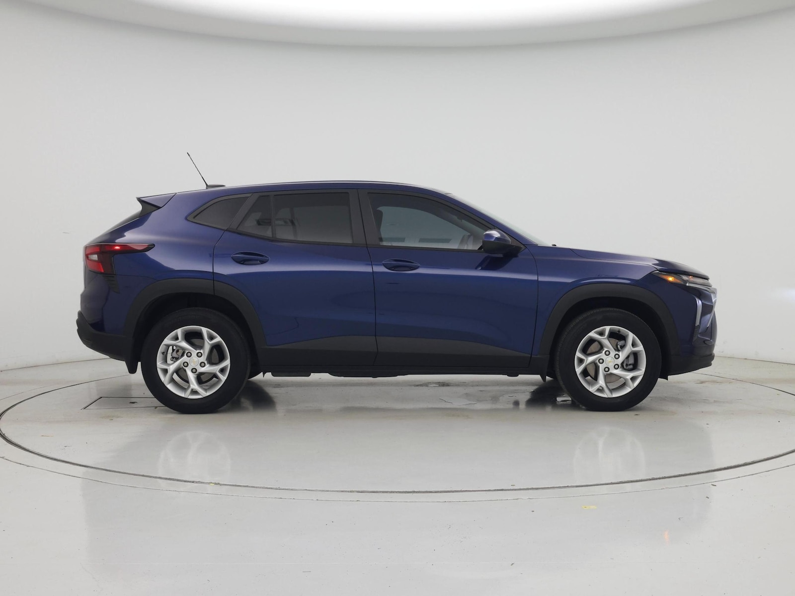 2024 Chevrolet Trax LS - Photo 8