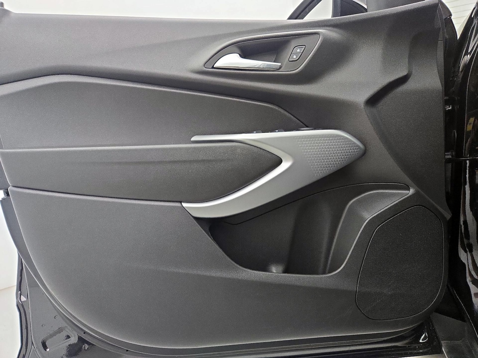 2025 Chevrolet Trax LS - Photo 13