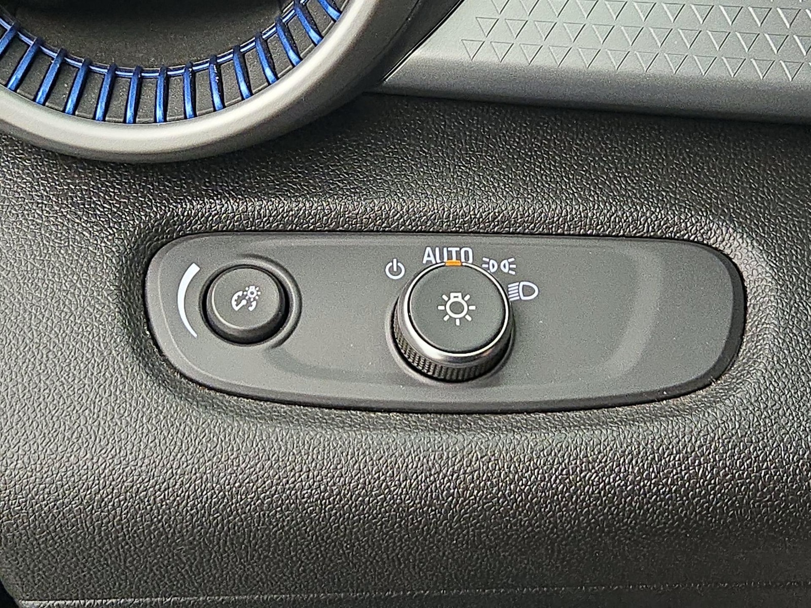 2025 Chevrolet Trax LS - Photo 14