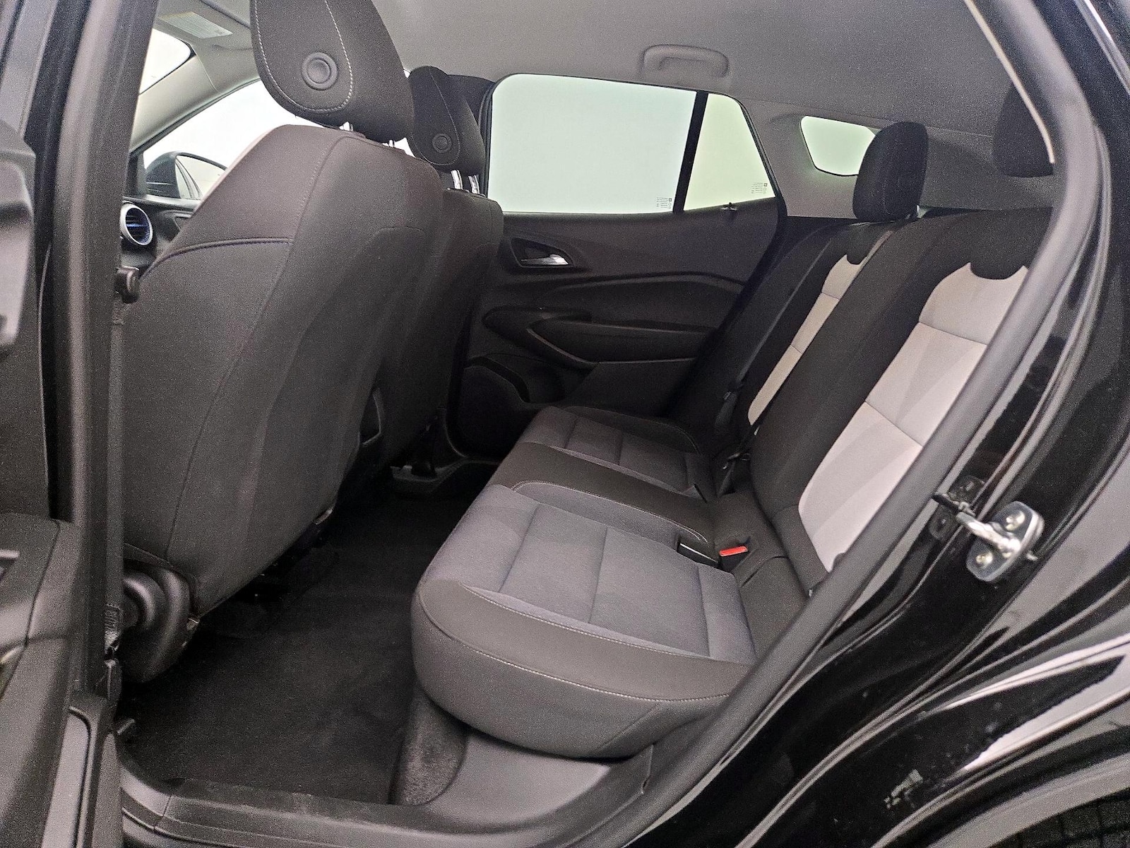 2025 Chevrolet Trax LS - Photo 21