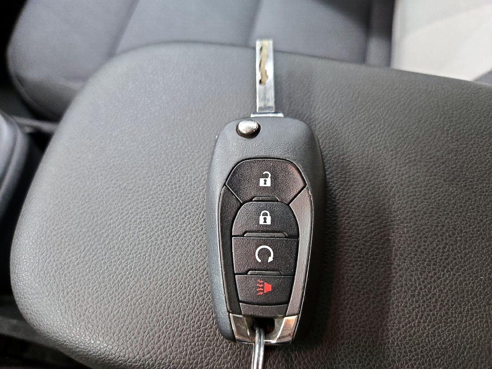 2025 Chevrolet Trax LS - Photo 24
