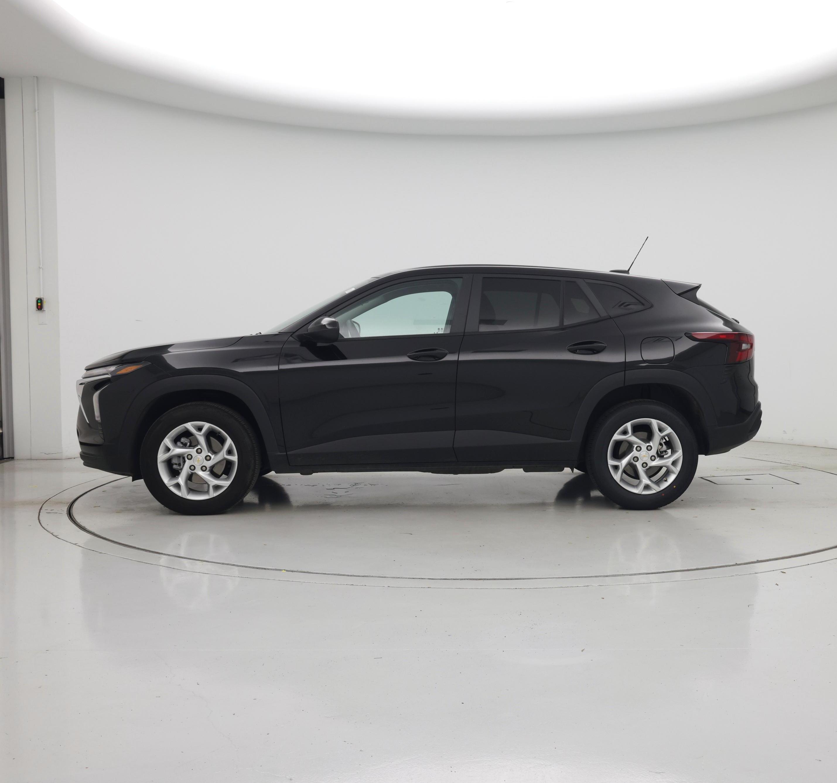 Thumbnail: 2025 Chevrolet Trax - 3