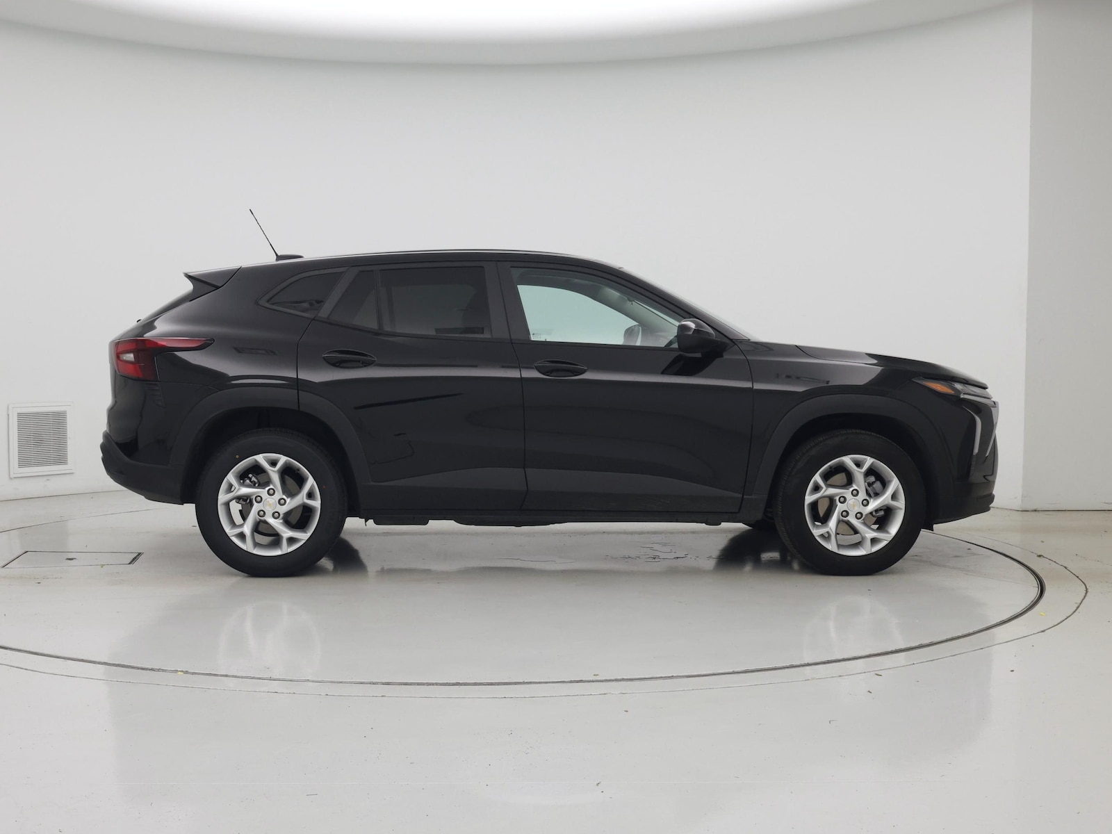2025 Chevrolet Trax LS - Photo 8